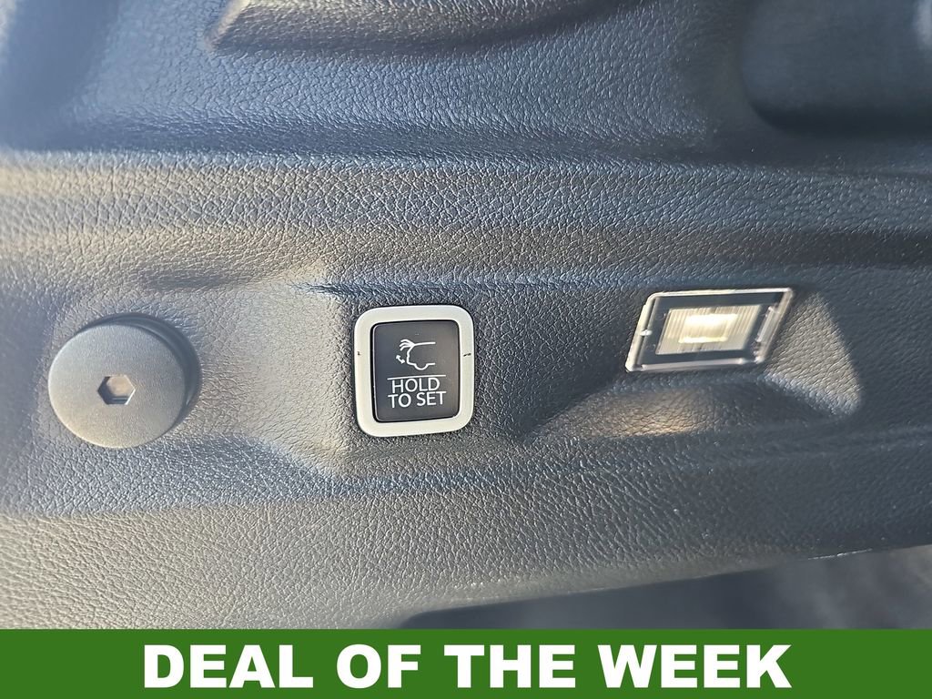 Used 2023 Jeep Grand Cherokee L Laredo image 14