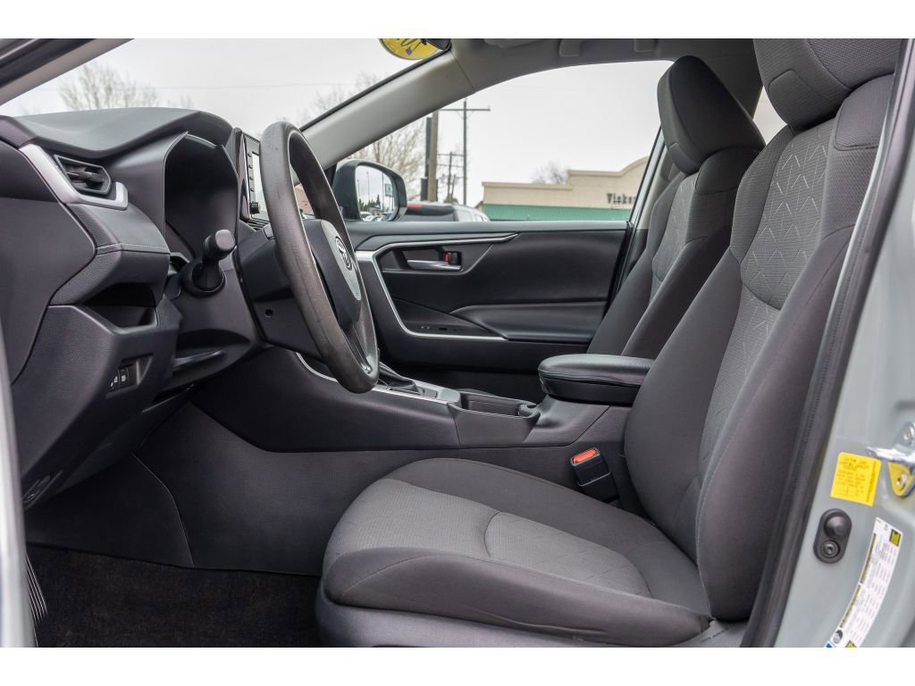 Used 2021 Toyota RAV4 XLE image 15