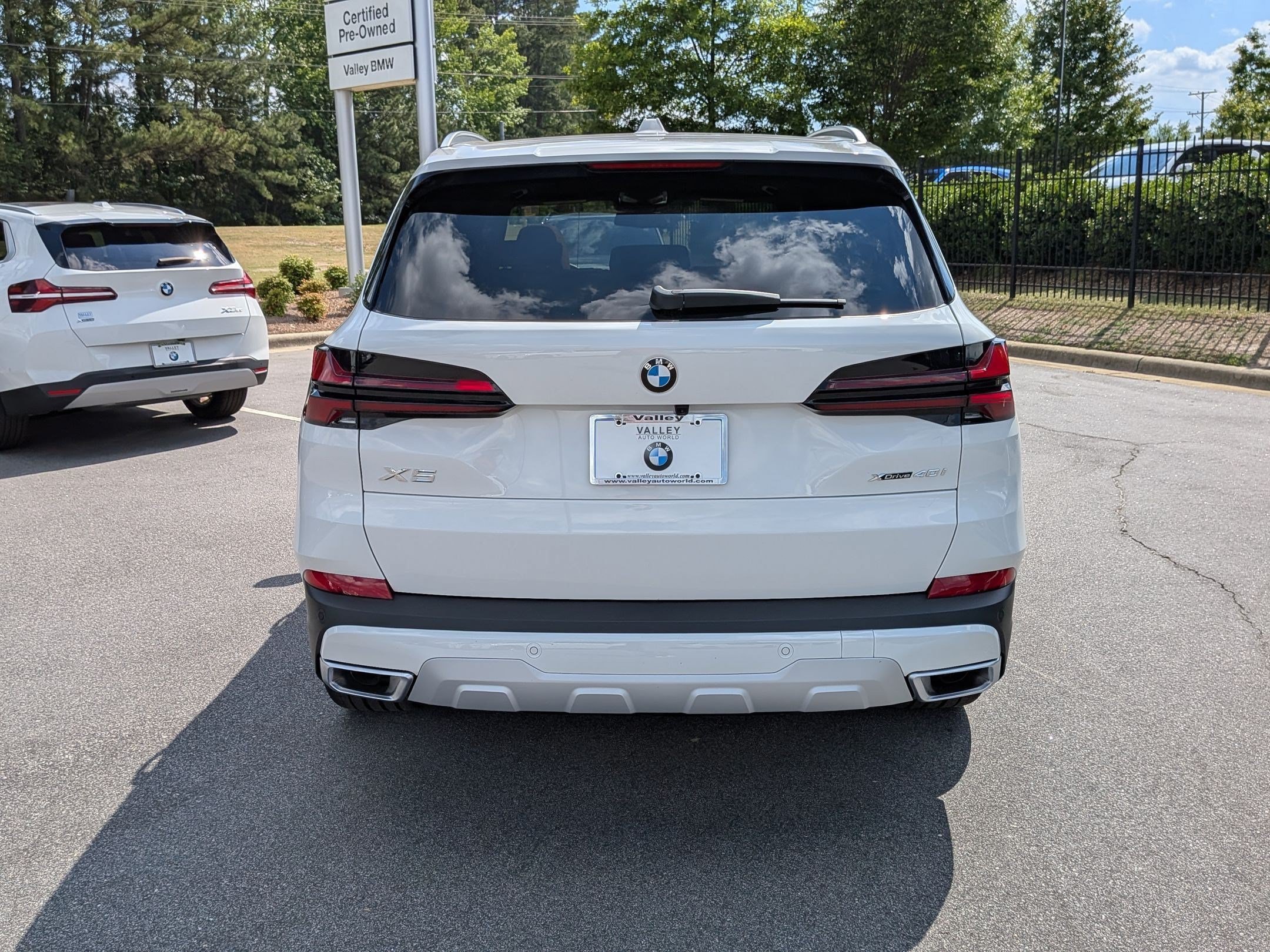 New 2026 BMW X5 xDrive40i w/ Premium Package AWD/4WD image 4