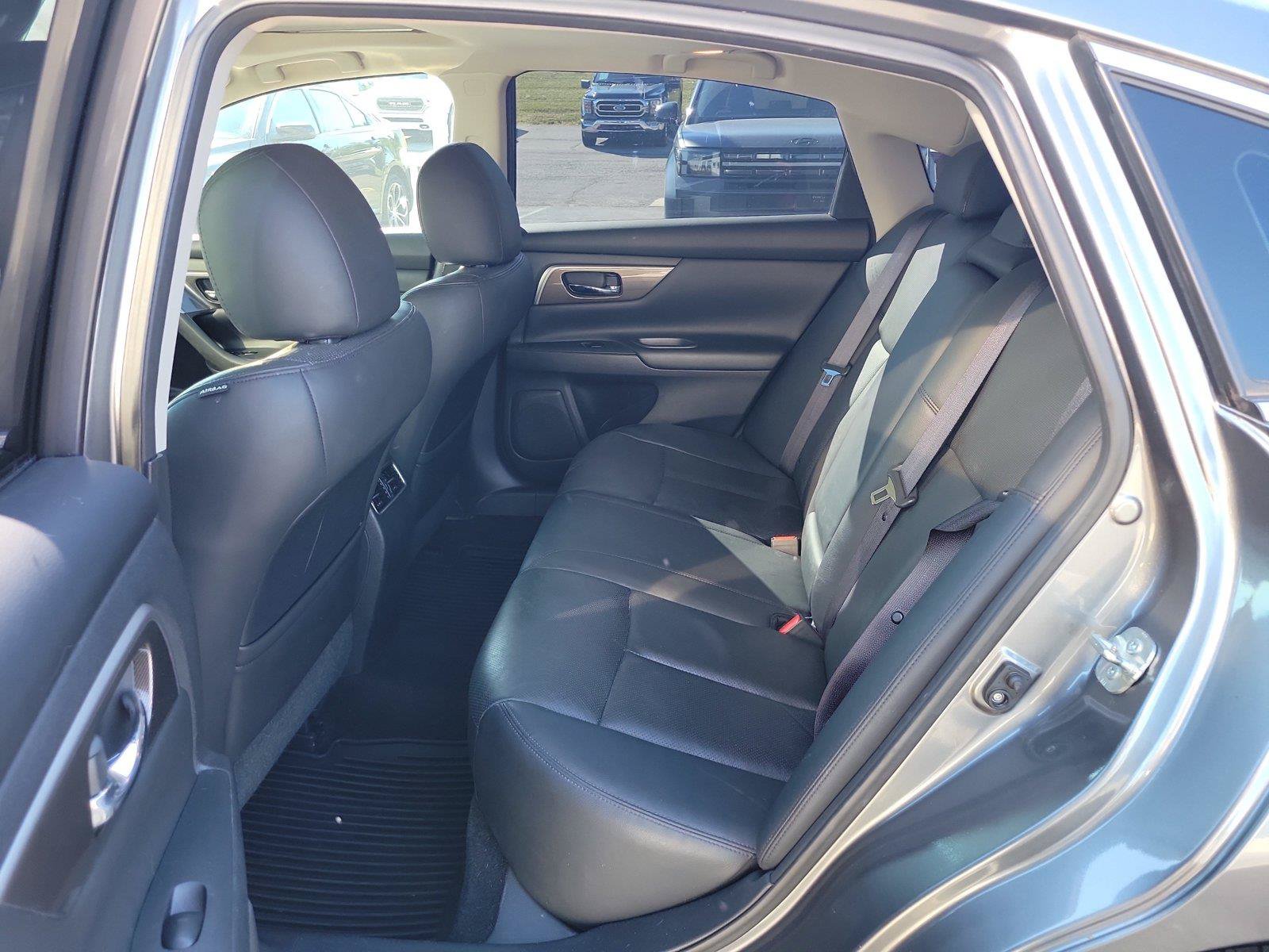 Used 2014 Nissan Altima 2.5 SL w/ Moonroof Package FWD image 11