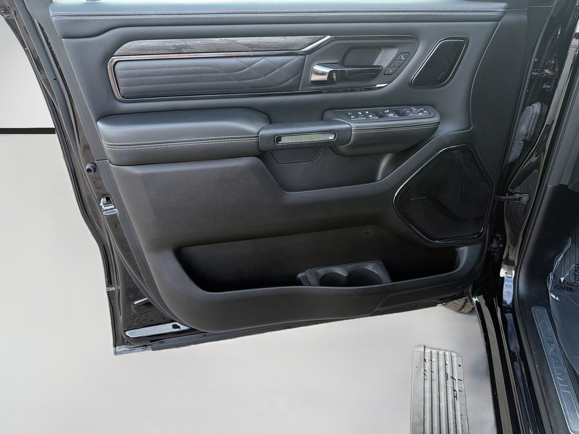 Used 2025 RAM 1500 Limited AWD/4WD image 21