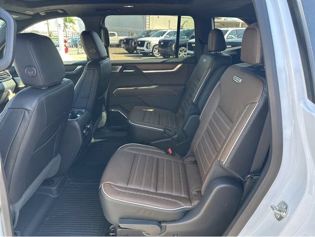 New 2026 GMC Acadia Denali Ultimate w/ LPO, Floor Liner Package AWD/4WD image 27