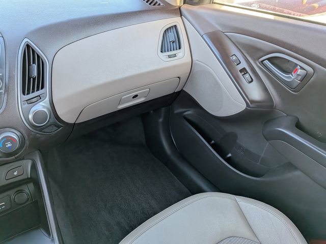 Used 2015 Hyundai Tucson SE image 16