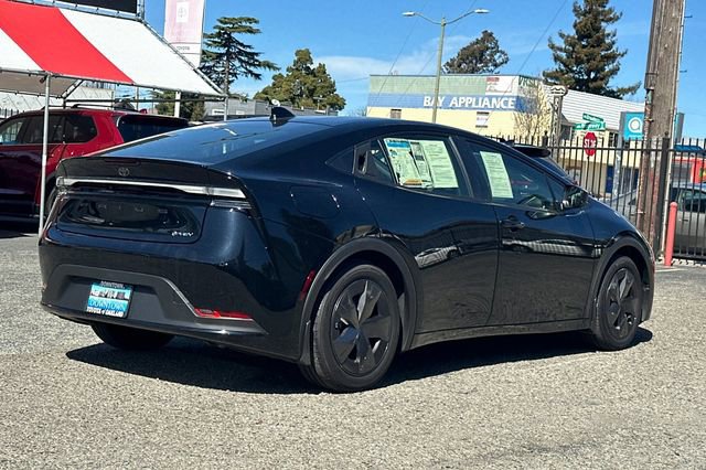 Used 2025 Toyota Prius Plug-In Hybrid image 4