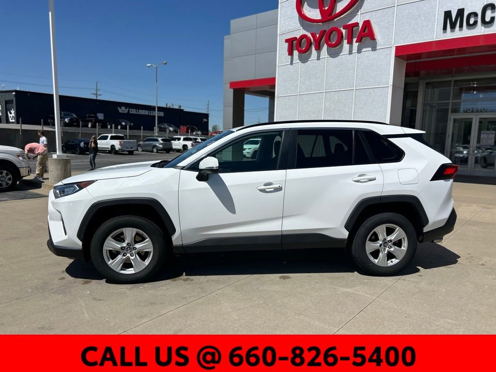 Used 2021 Toyota RAV4 XLE w/ Carpet Mat Package (TMS) AWD/4WD image 12