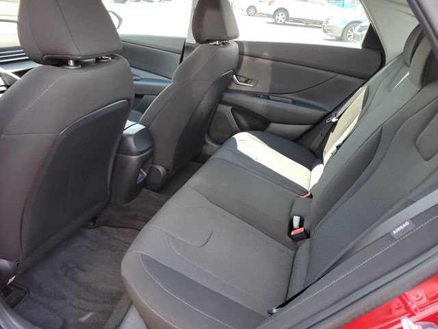 Certified 2025 Hyundai Elantra SE FWD image 10