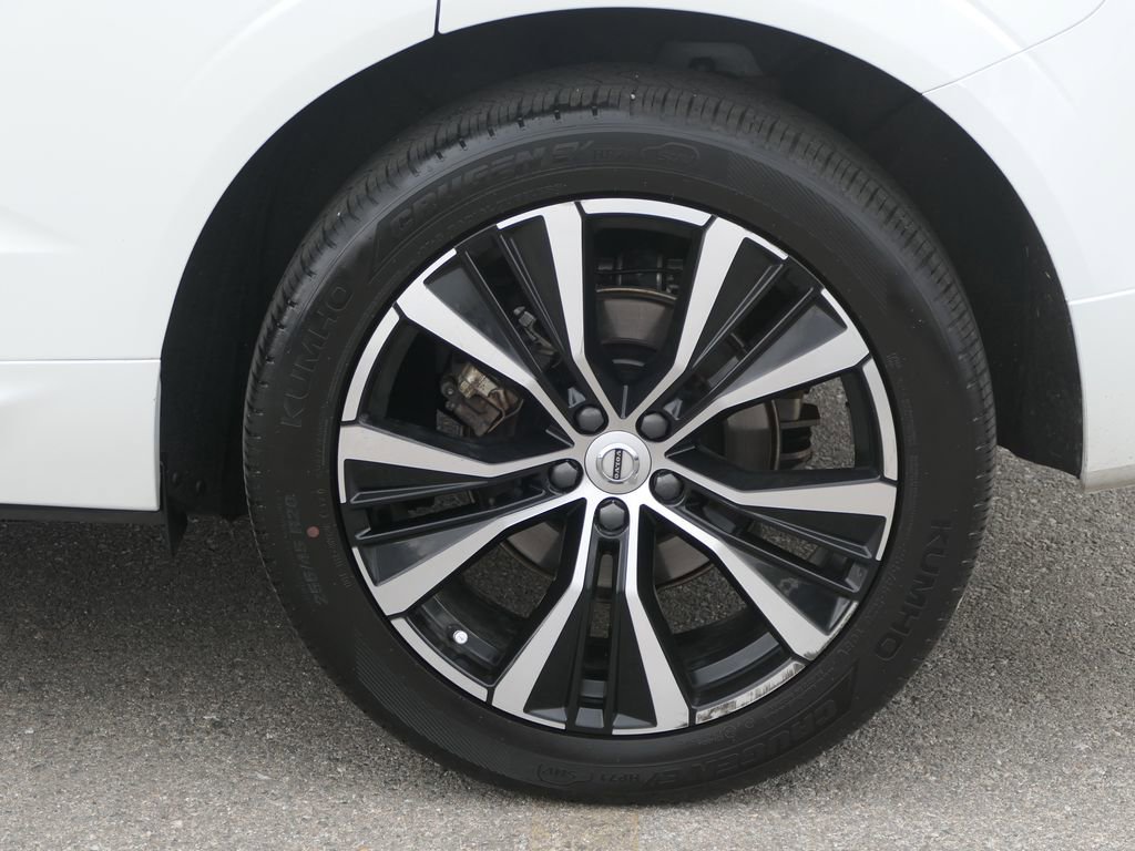 Used 2024 Volvo XC60 B5 Plus image 9