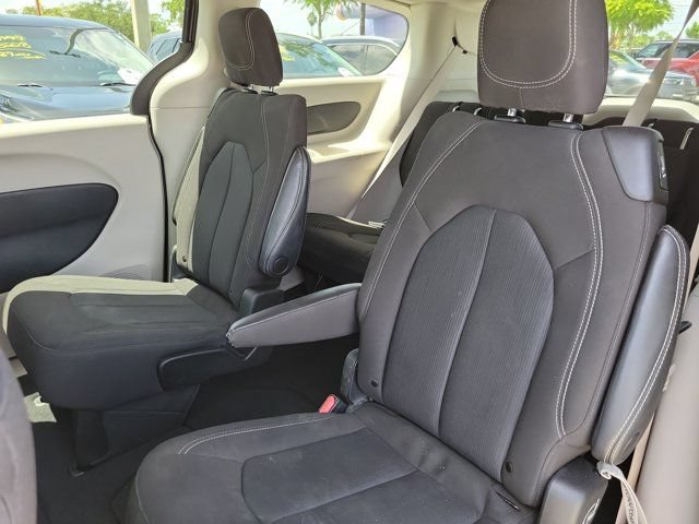 Used 2023 Chrysler Voyager LX FWD image 13
