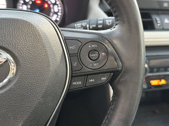 Used 2022 Toyota RAV4 XLE Premium image 20
