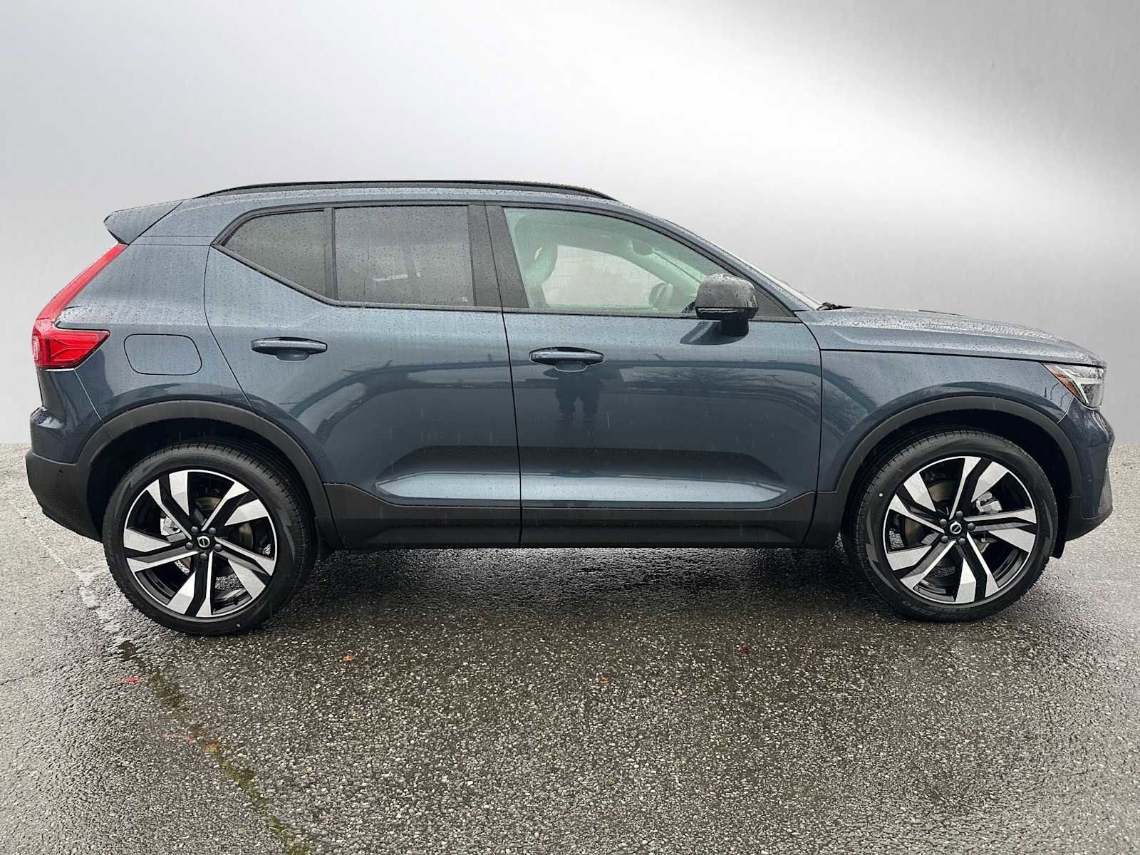 New 2026 Volvo XC40 B5 Ultra w/ Climate Package image 2