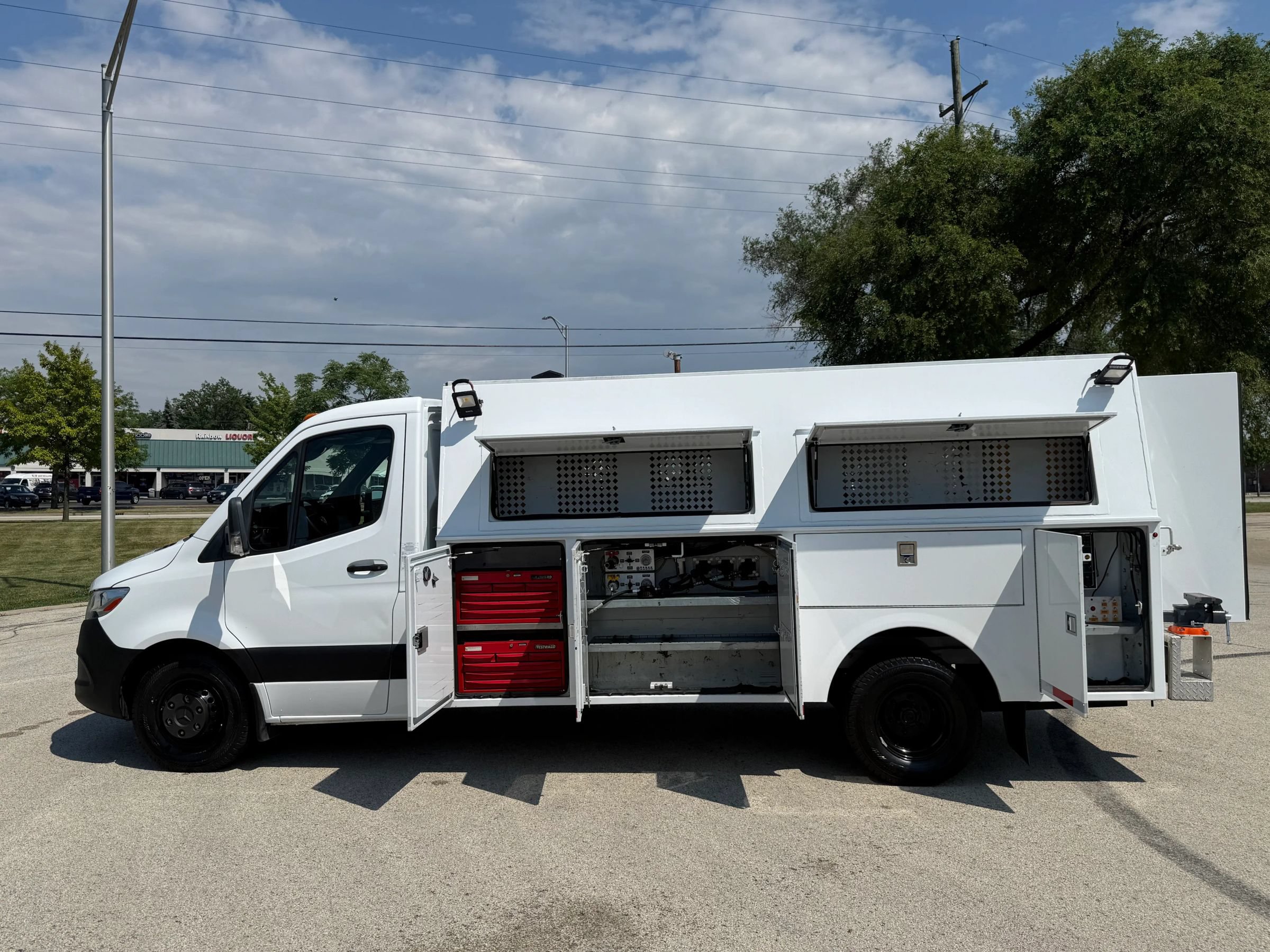 Used 2019 Freightliner Sprinter 3500 w/ Premium Package RWD image 12