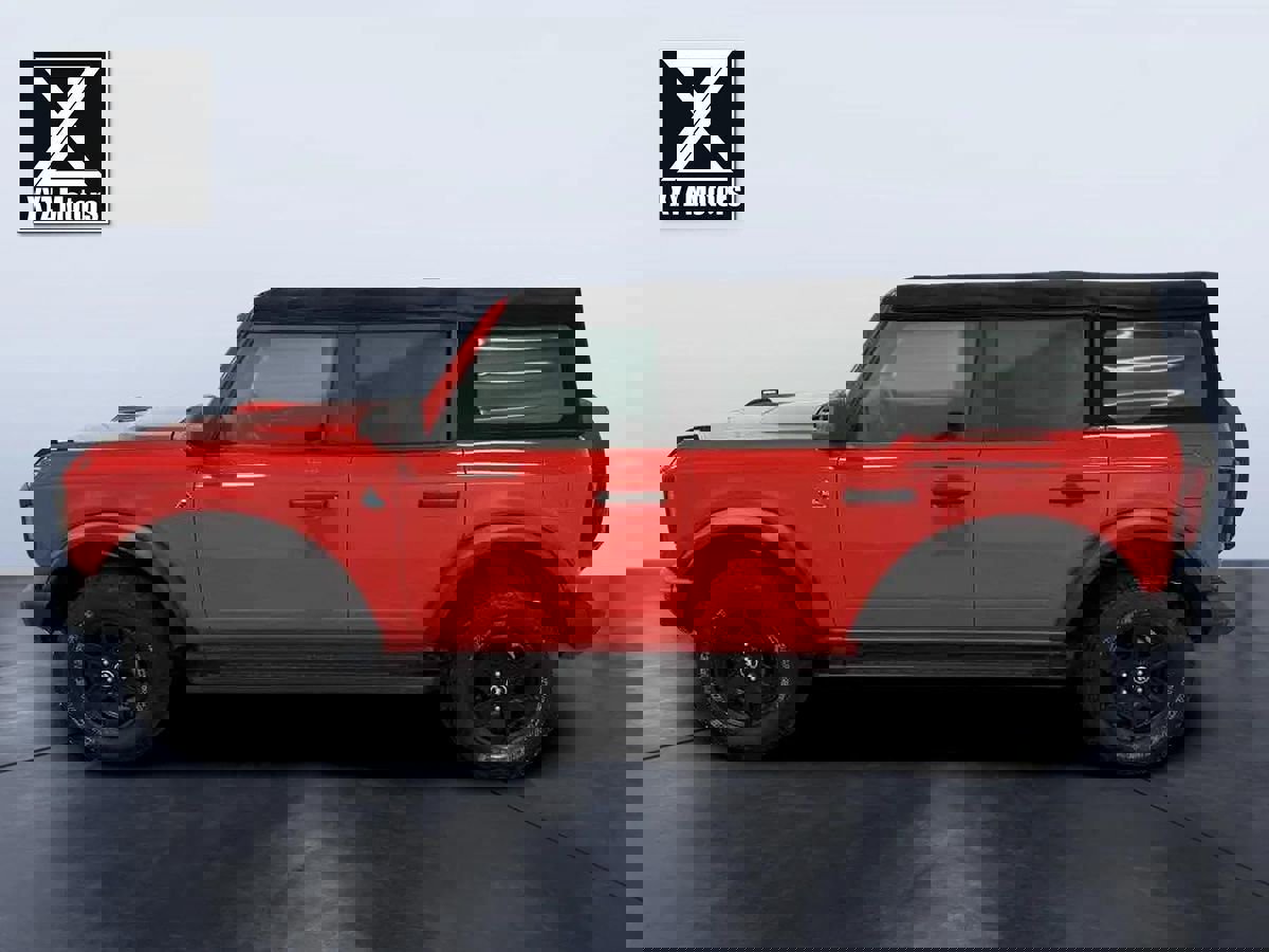 Used 2022 Ford Bronco Black Diamond image 4