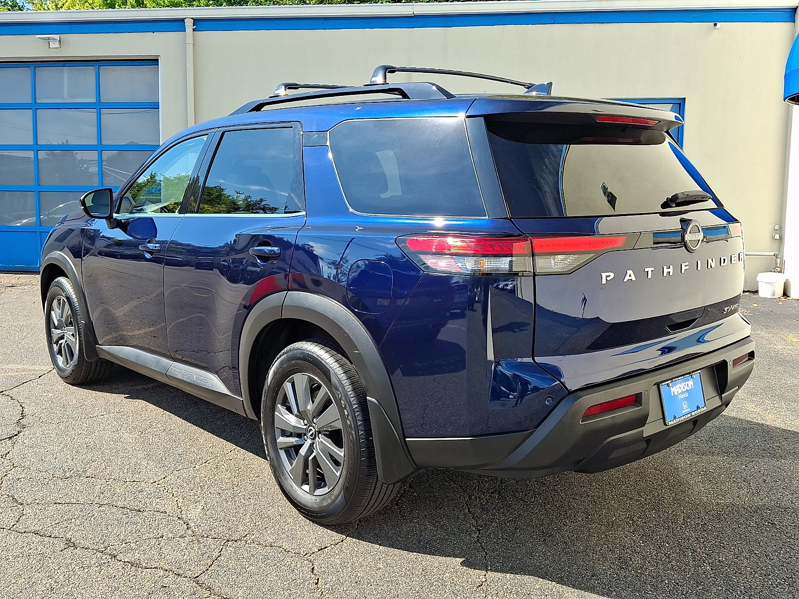 Used 2022 Nissan Pathfinder SV AWD/4WD image 6