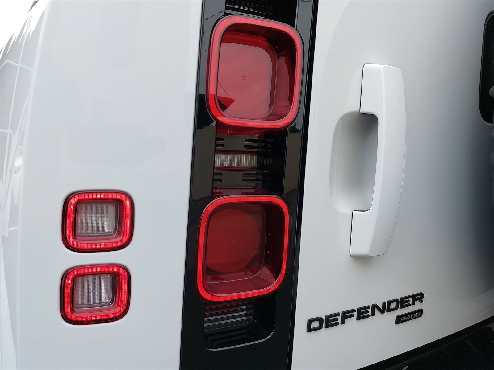 Used 2023 Land Rover Defender 110 X-Dynamic SE image 43