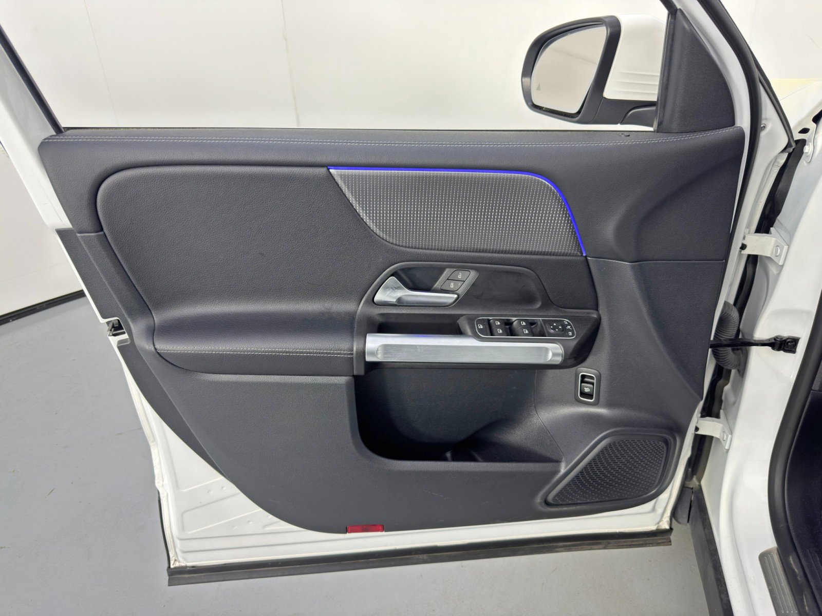 Used 2022 Mercedes-Benz GLB 250 w/ Premium Package Lite image 42