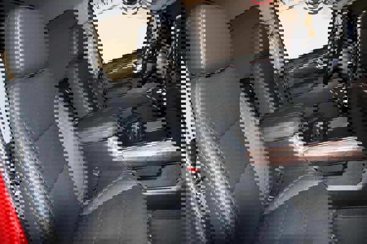 Used 2025 GMC Sierra 3500 SLT w/ SLT Premium Package image 74