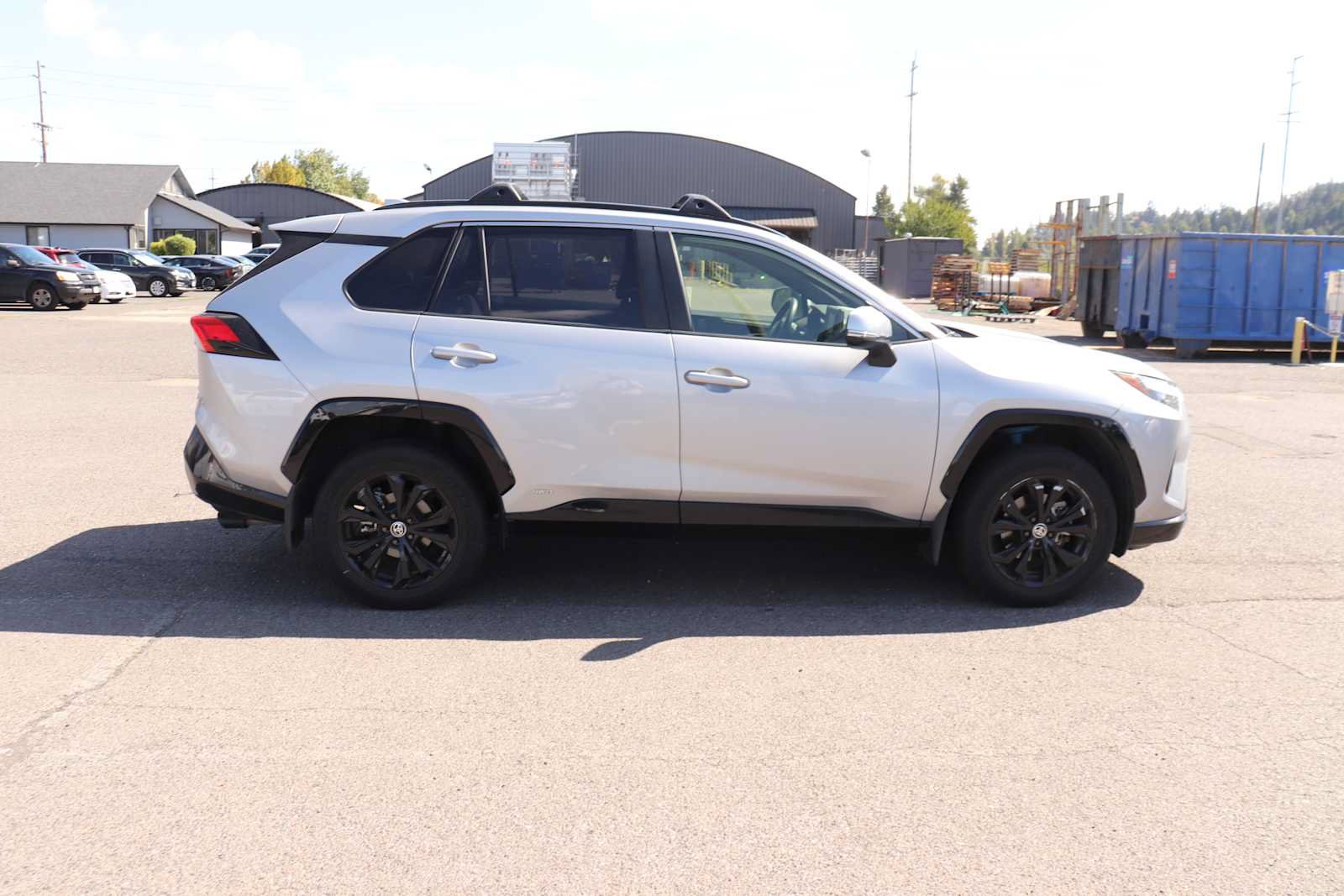 Used 2022 Toyota RAV4 SE w/ Convenience Package AWD/4WD image 4