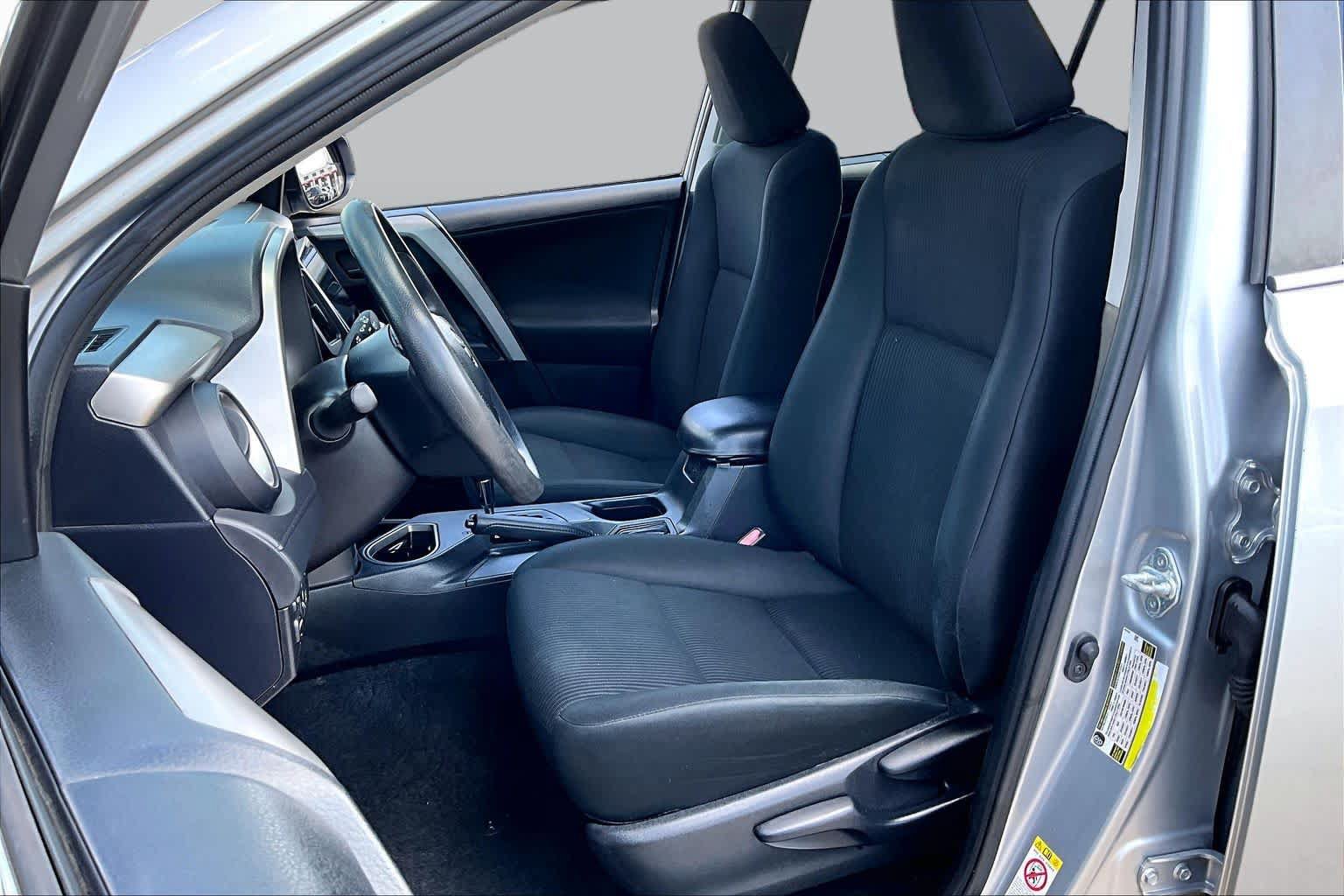 Used 2017 Toyota RAV4 LE FWD image 8