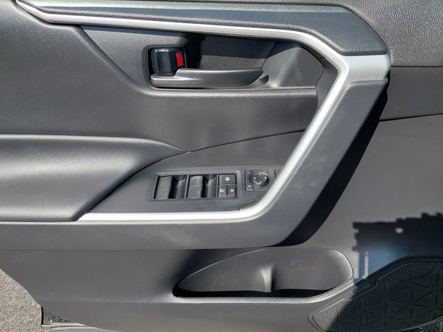 Certified 2022 Toyota RAV4 LE AWD/4WD image 17