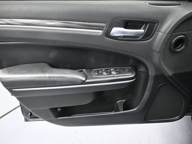 Used 2022 Chrysler 300 Touring L image 26