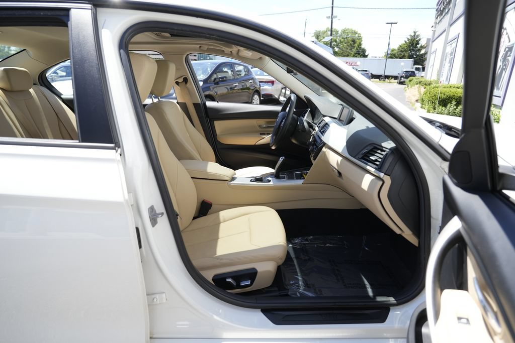 Used 2018 BMW 320i xDrive Sedan AWD/4WD image 29