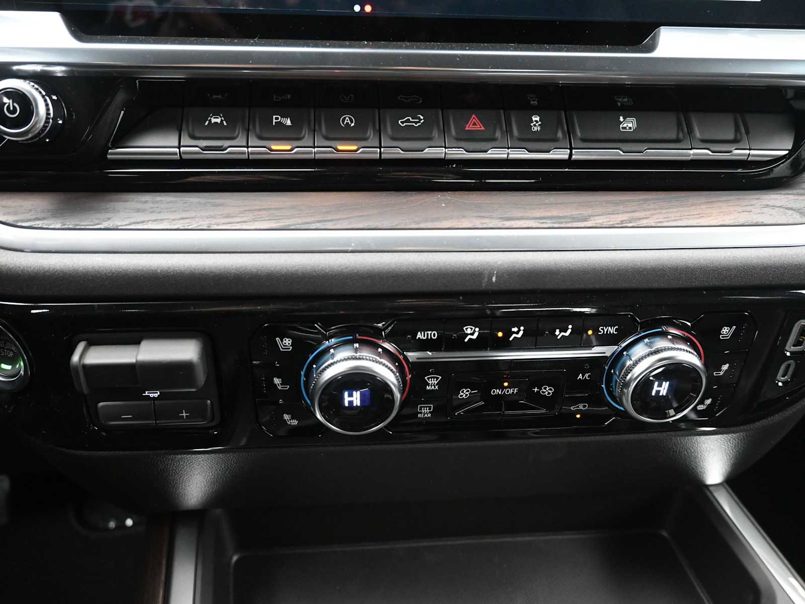 New 2026 GMC Sierra 1500 SLT w/ SLT Premium Plus Package AWD/4WD image 22