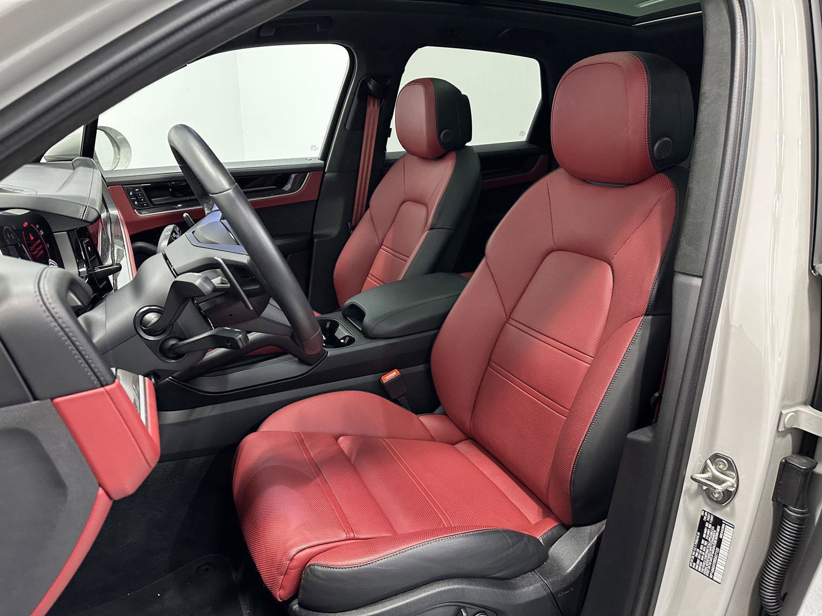 Certified 2025 Porsche Cayenne Turbo image 6