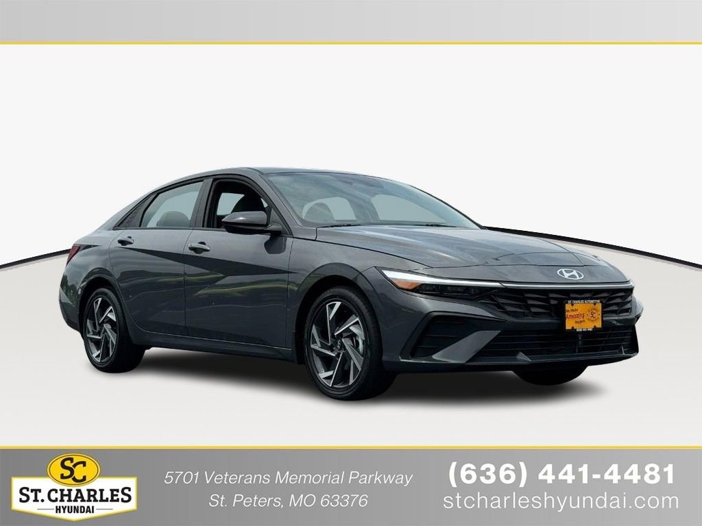 Used 2025 Hyundai Elantra SEL image 1