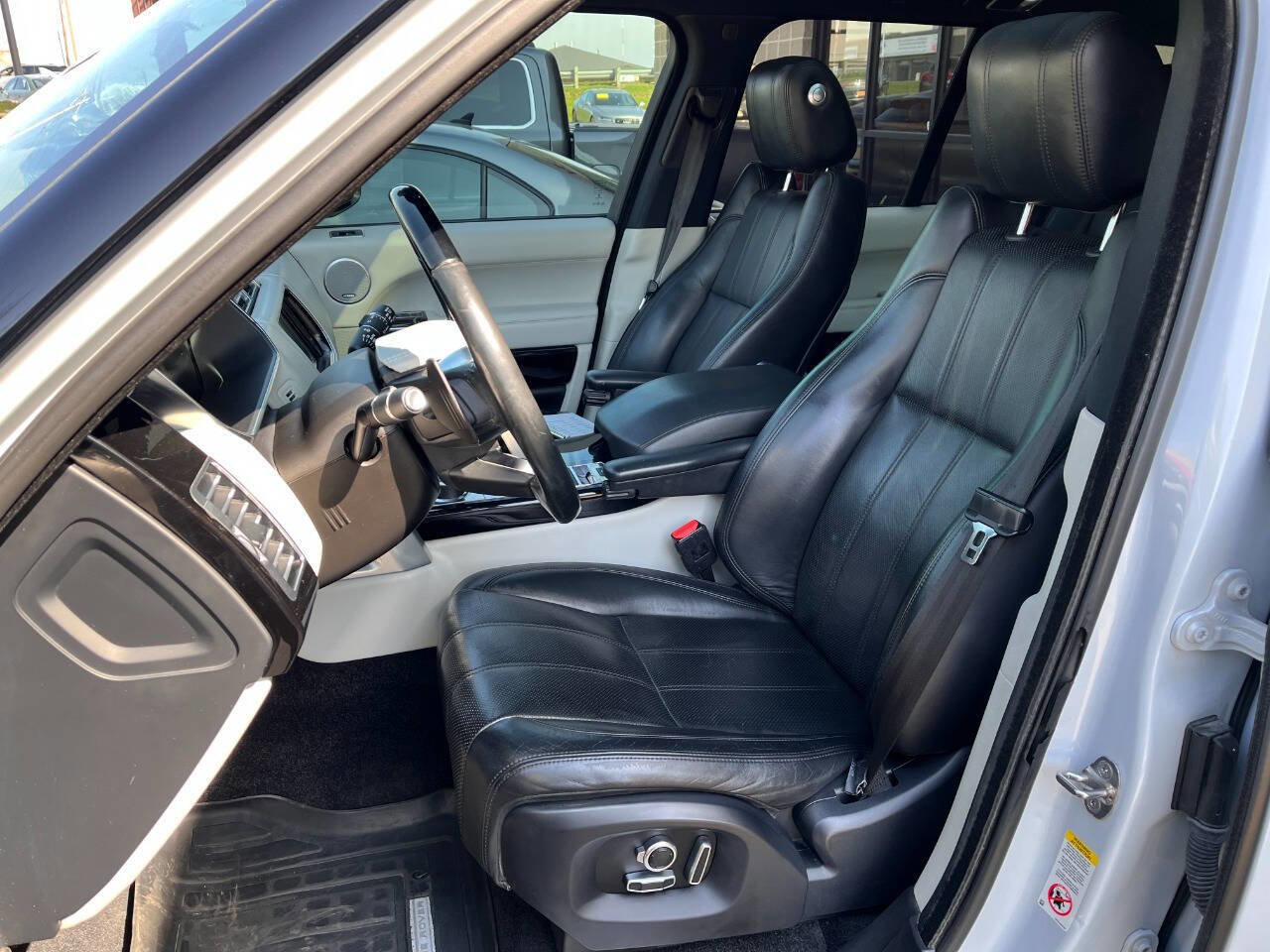 Used 2016 Land Rover Range Rover HSE image 9