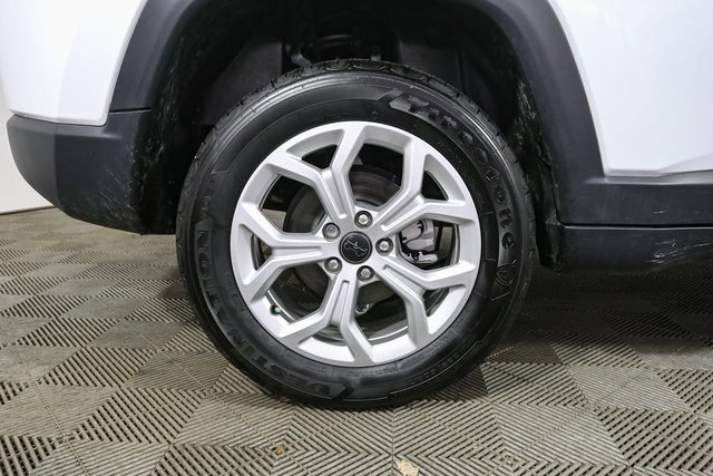 Used 2025 Jeep Compass Latitude image 16