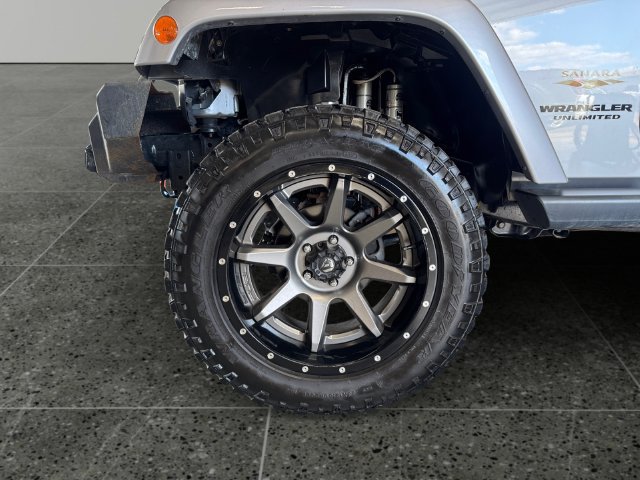 Used 2015 Jeep Wrangler Unlimited Sahara w/ Dual Top Group AWD/4WD image 27
