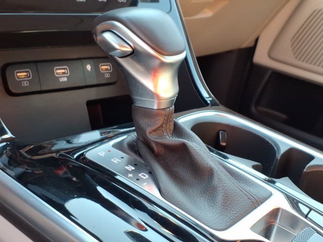 Used 2023 Kia Carnival EX FWD image 16