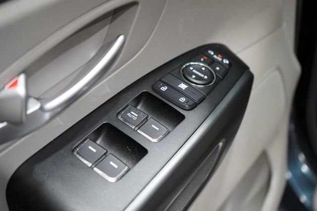 Used 2017 Kia Sedona LX image 20