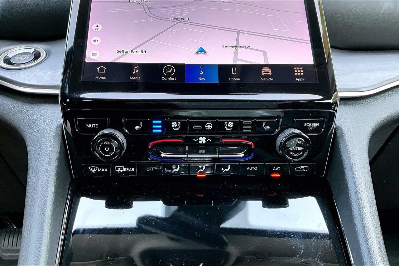 Certified 2023 Jeep Grand Cherokee Limited w/ Luxury Tech Group II AWD/4WD image 19