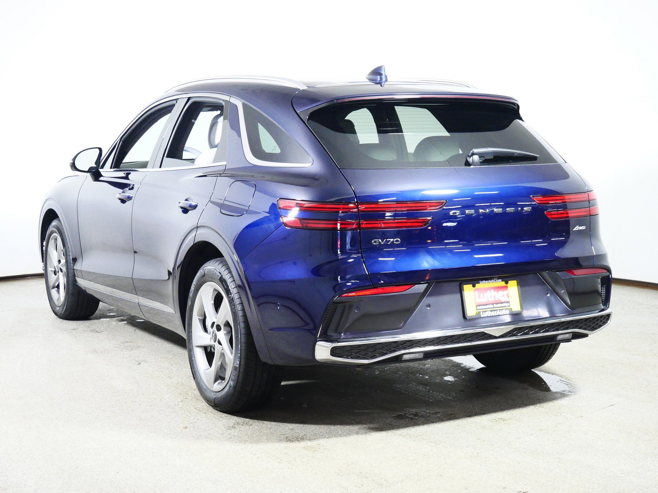 Used 2026 Genesis GV70 2.5T Advanced AWD/4WD image 5