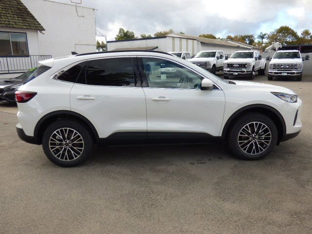 New 2025 Ford Escape SE image 5