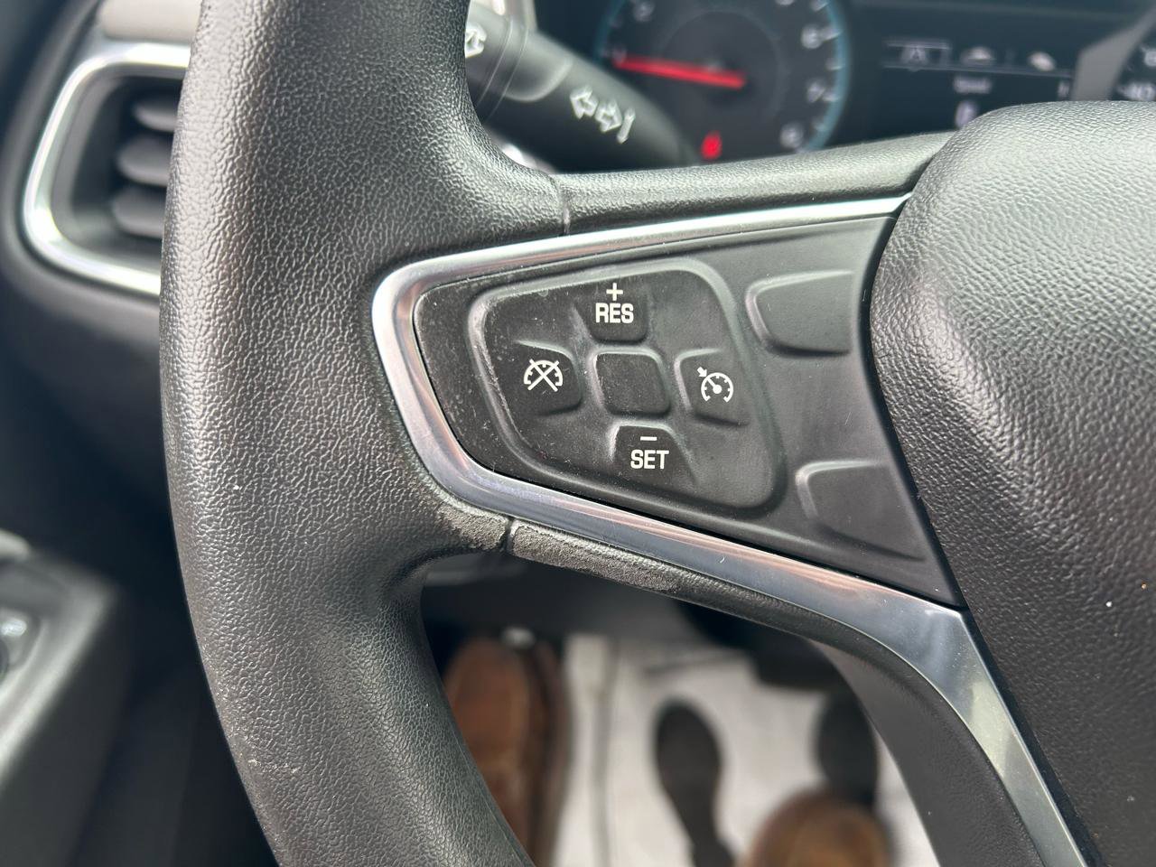 Used 2018 Chevrolet Equinox LS image 18