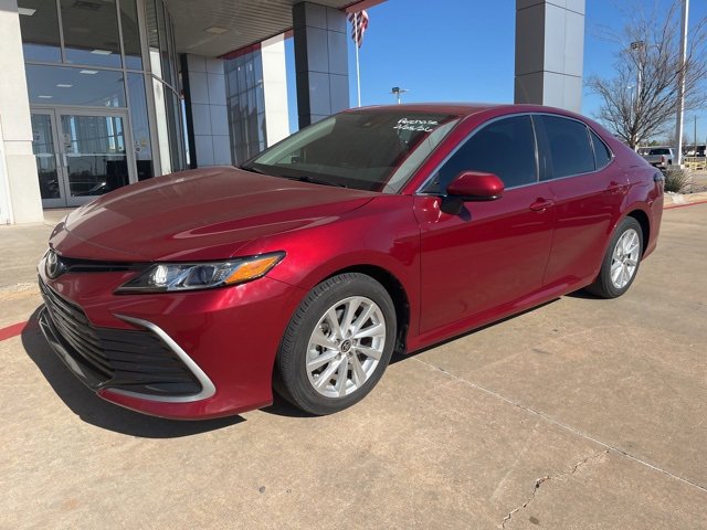 Used 2021 Toyota Camry LE image 1