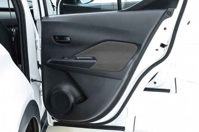 Used 2018 Nissan Kicks S FWD image 33