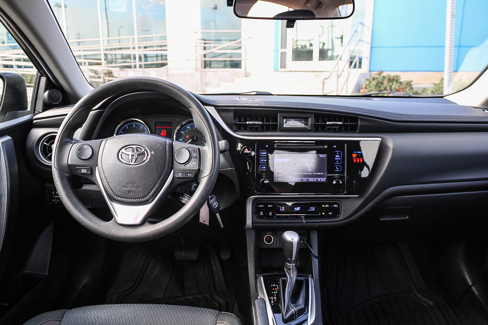 Used 2019 Toyota Corolla LE FWD image 14