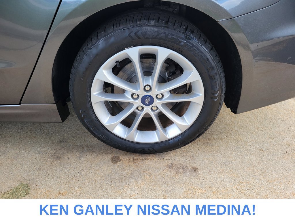 Used 2020 Ford Fusion SE FWD image 20