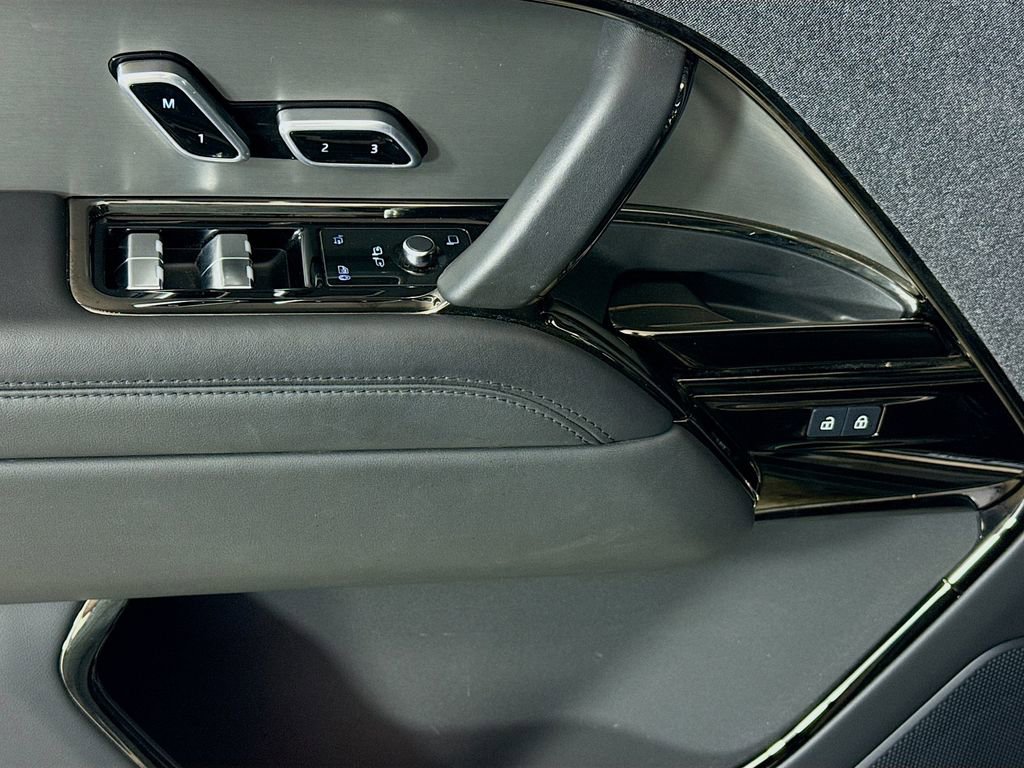 Used 2025 Land Rover Range Rover Sport SE image 20