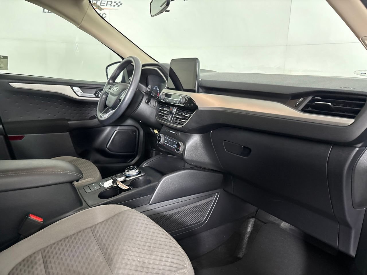 Used 2020 Ford Escape SE FWD image 30