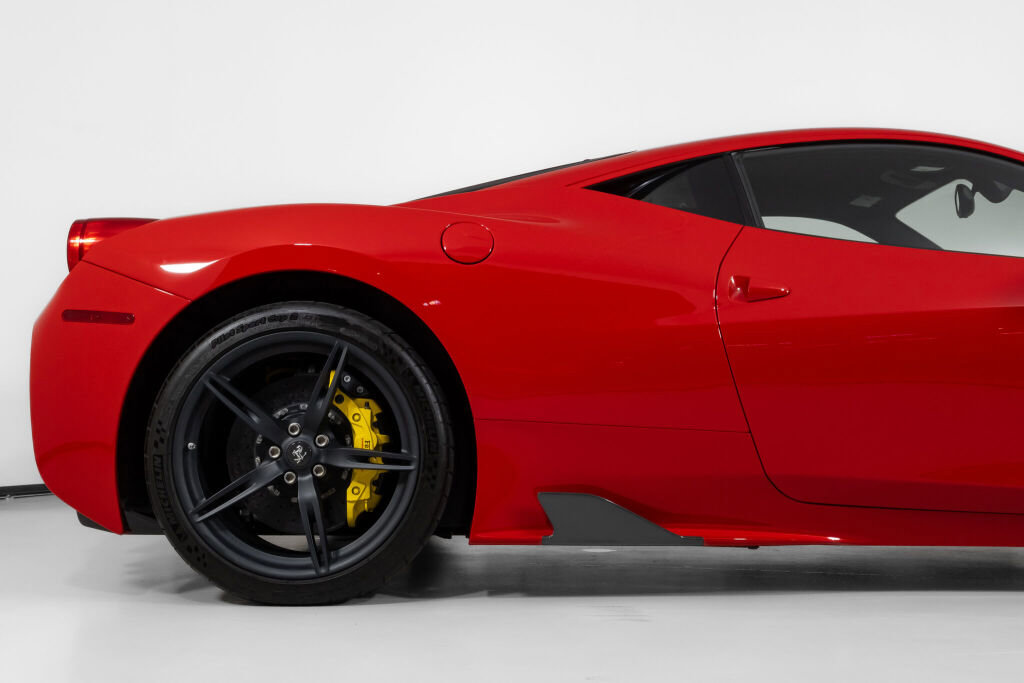 Used 2015 Ferrari 458 Speciale Coupe RWD image 17