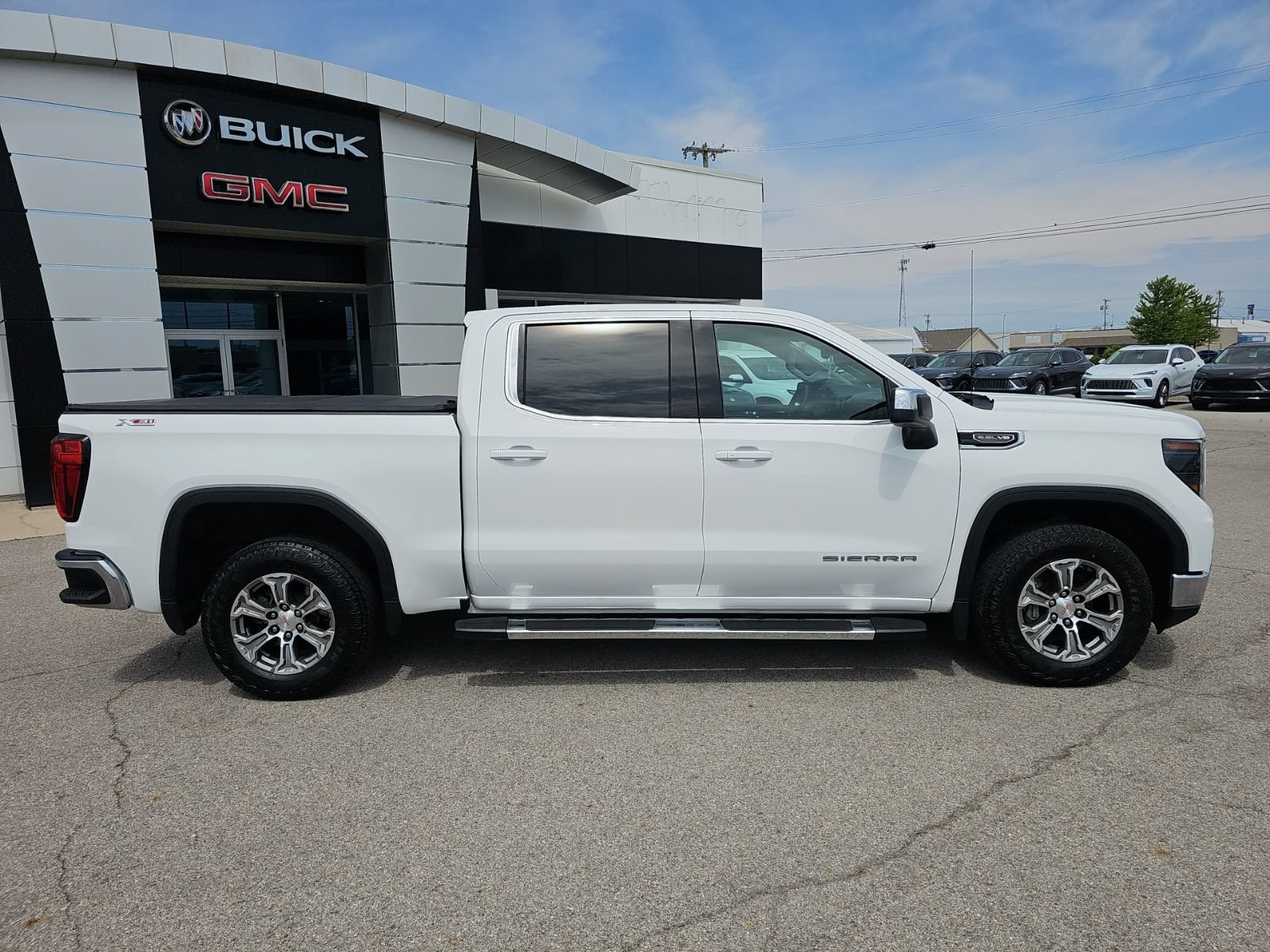Used 2023 GMC Sierra 1500 SLE w/ Preferred Package AWD/4WD image 37