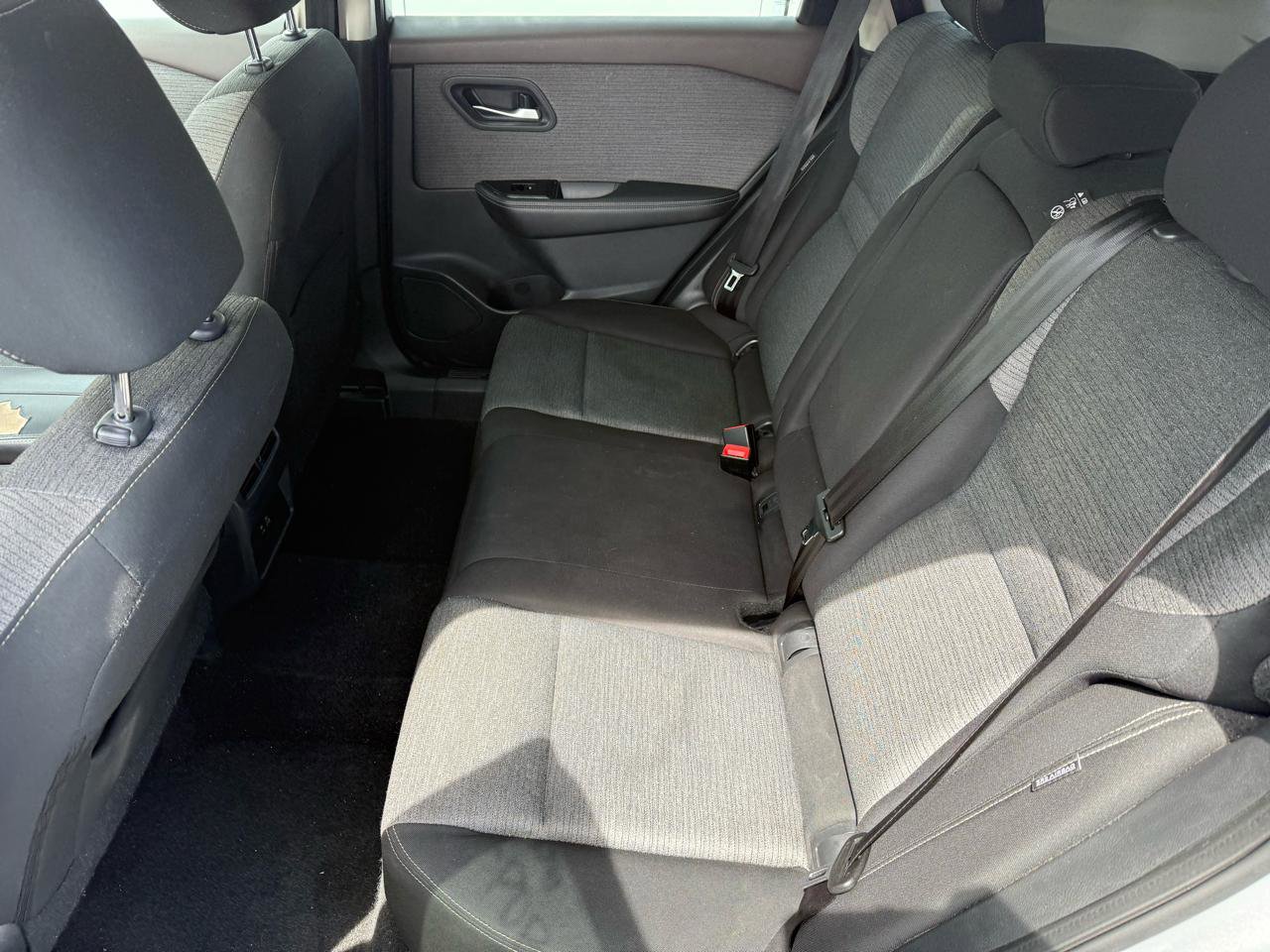 Used 2022 Nissan Rogue SV FWD image 7