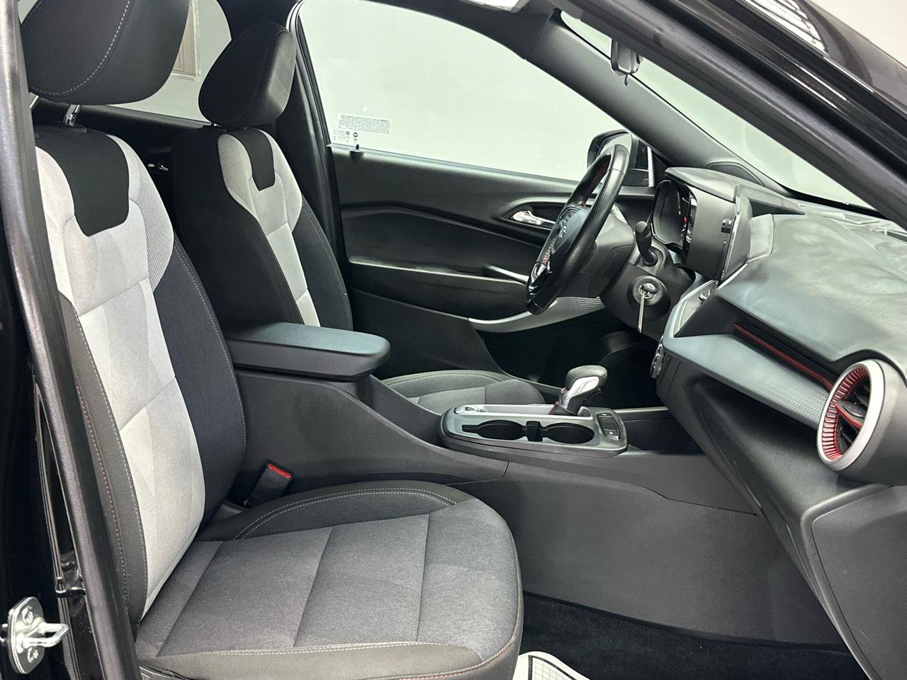 Used 2024 Chevrolet Trax RS FWD image 13