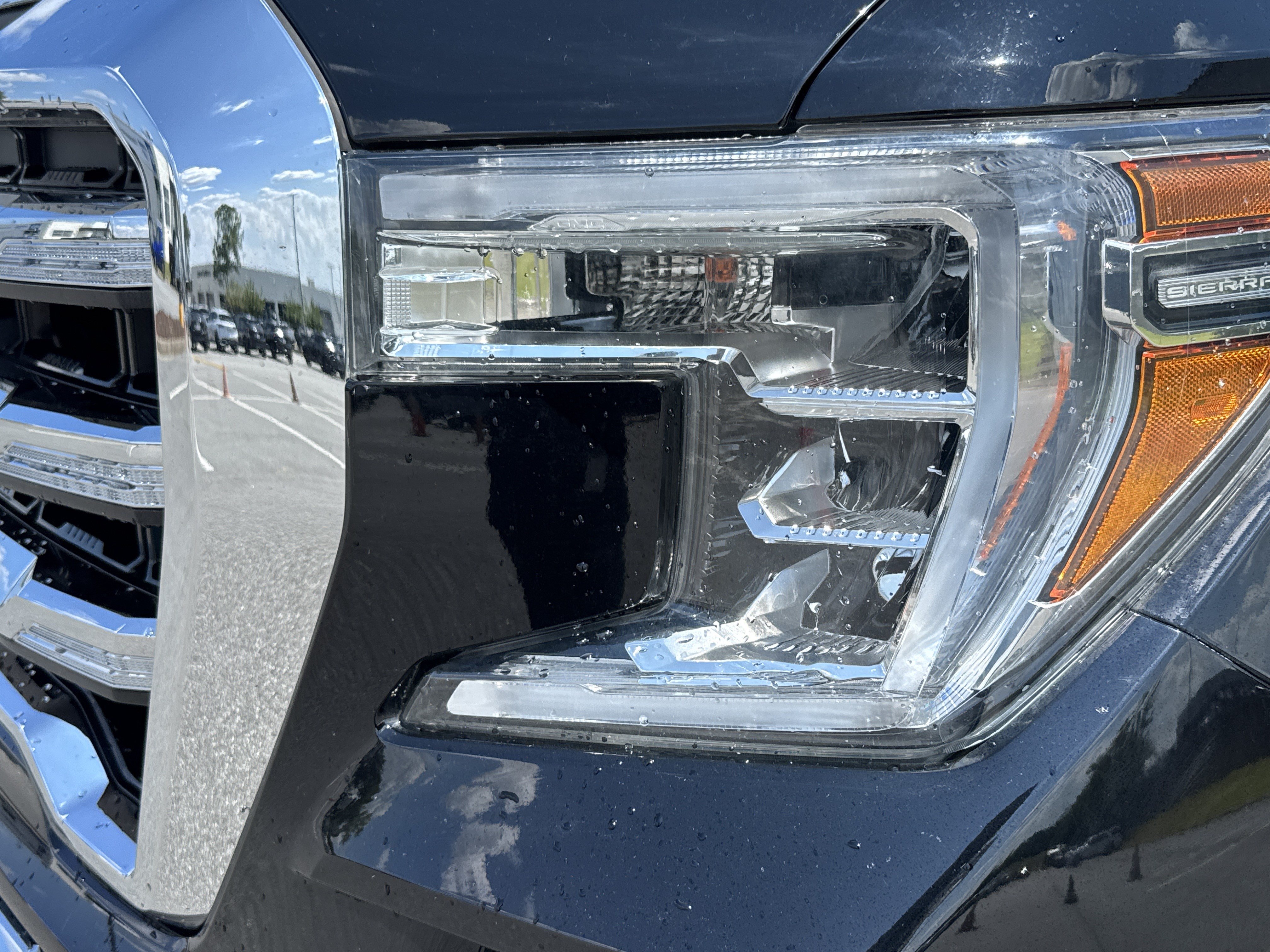 Used 2020 GMC Sierra 1500 SLE w/ SLE Value Package AWD/4WD image 6