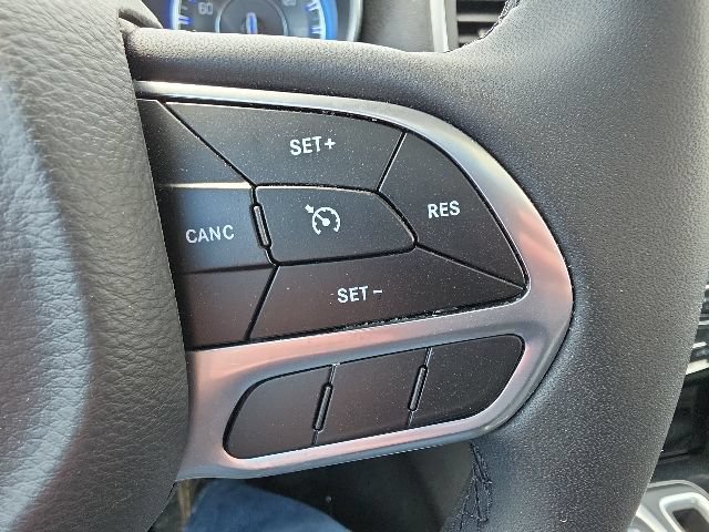 Used 2023 Chrysler 300 Touring L w/ Popular Equipment Group AWD/4WD image 17
