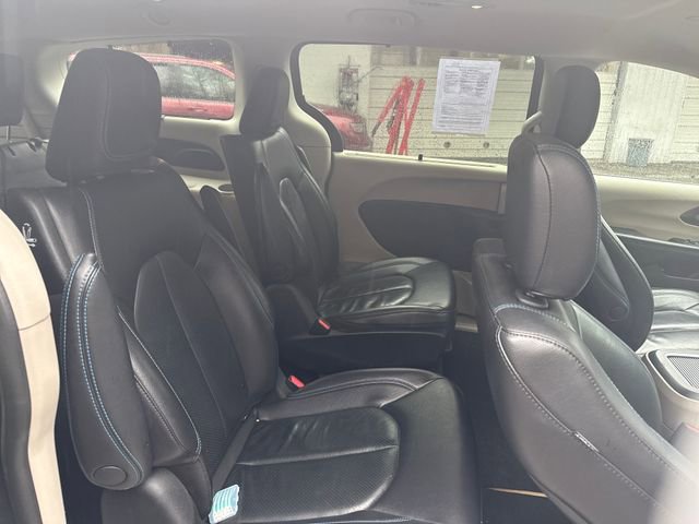 Used 2021 Chrysler Pacifica Touring-L image 42